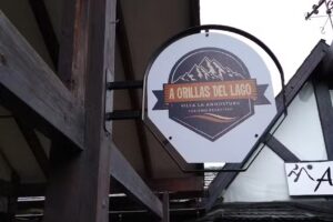 A ORILLAS DEL LAGO TURISMO