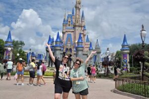 Agente Disney y Universal Laura