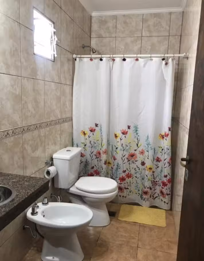 Alojamiento Azaleas ! 25 de mayo 333 entre Ferrari y Mitre