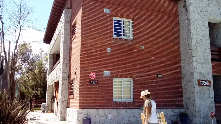 Amanecer en Valeria, Complejo de departamentos