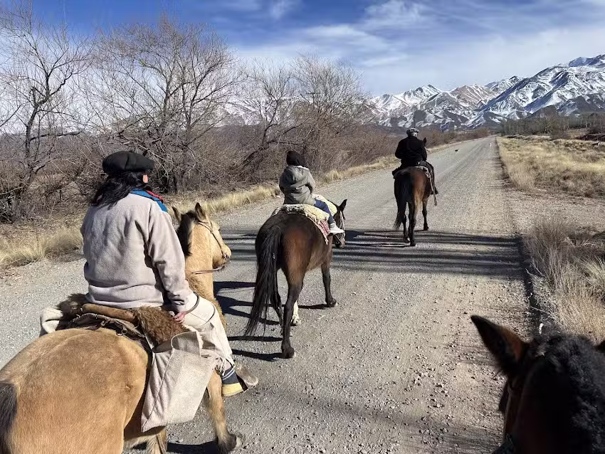 Espacio Los Coirones. Cabalgatas, Trekking y gastronomía tradicional Argentina.
