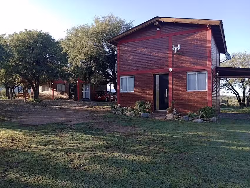 «LA JACINTA» cabañas ( Entrada Barrio San Miguel Pueblo )