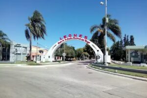 Mástil del Bicentenario. Ciudad de Leones