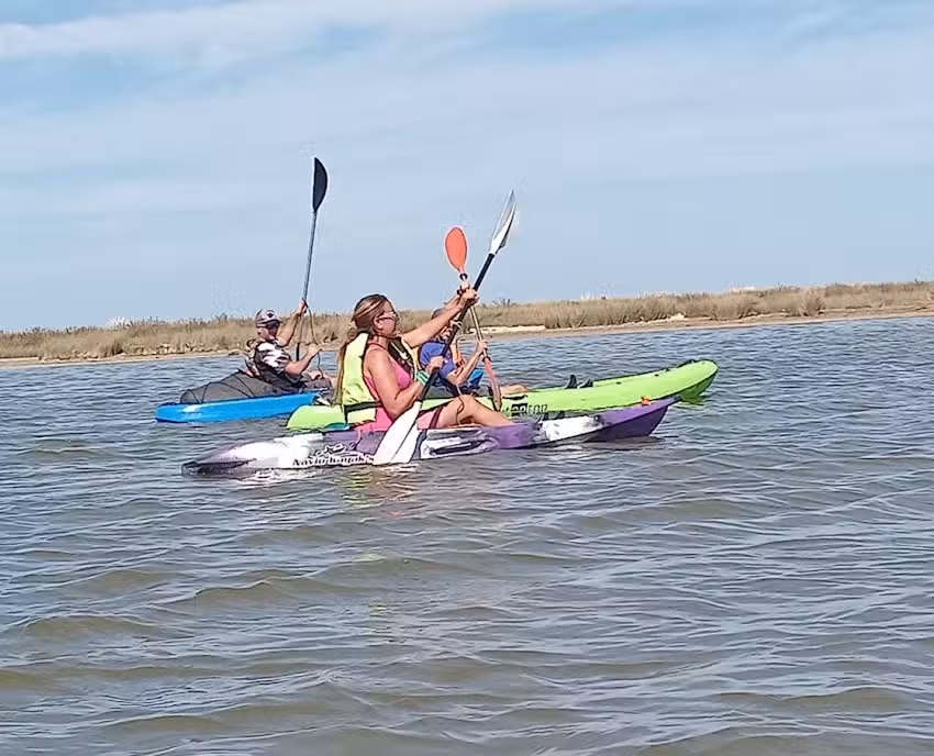 Noctiluca Kayak. Travesias guiadas en kayak. Alquiler de kayaks